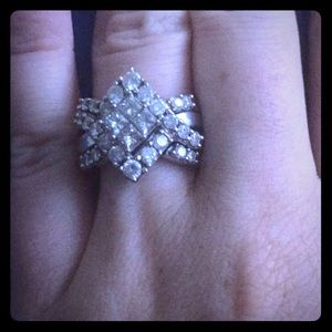 Size8 wedding ring 3ct